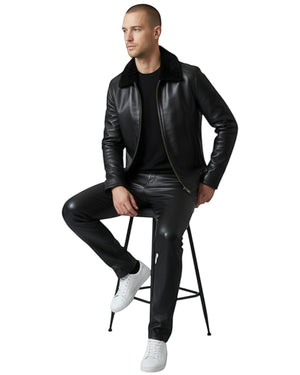 Hilda Leather Siyah Kuzu Shearling Klasik Pilot Ceket, erkek modeli üzerinde, şık ve sıcak bir görünüm sunuyor.